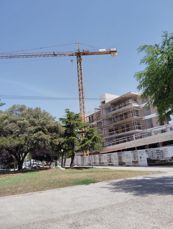 Construcción de Piscina con Deck de Madera